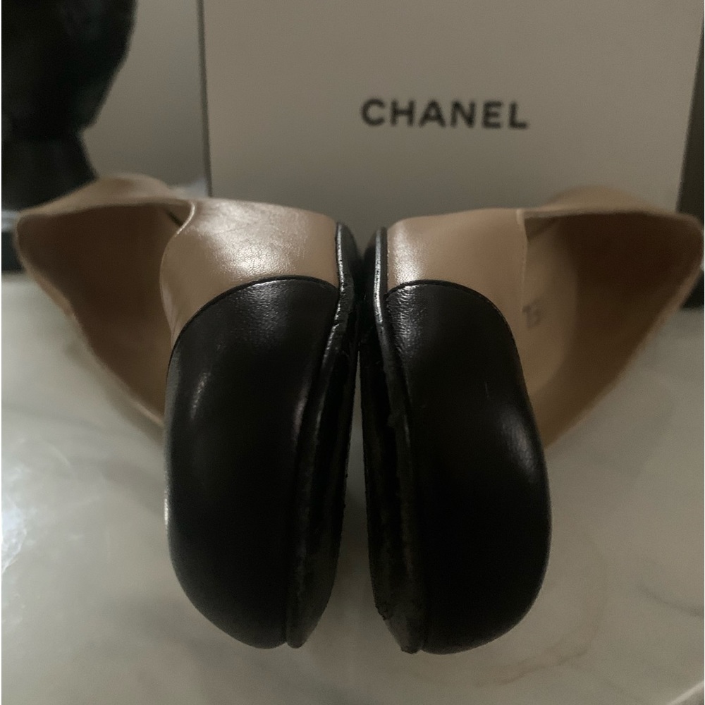 - CHANEL Capped toe Round Heels In nude & Black Size 41 - Picture 13 of 13